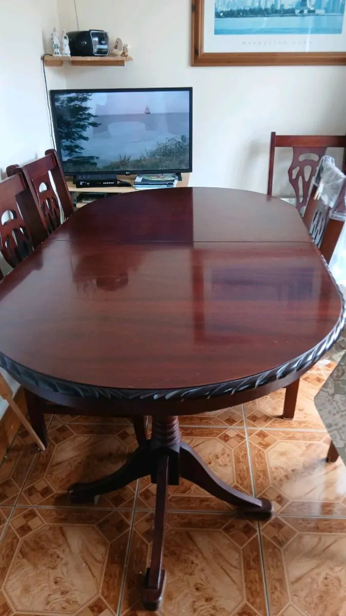 Rossmore mahony dining table and  chairs - Image 1