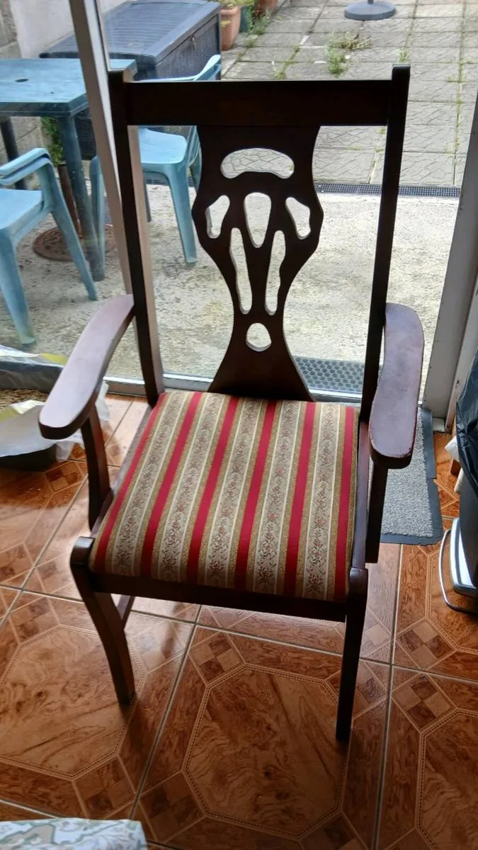 Rossmore mahony dining table and  chairs - Image 2