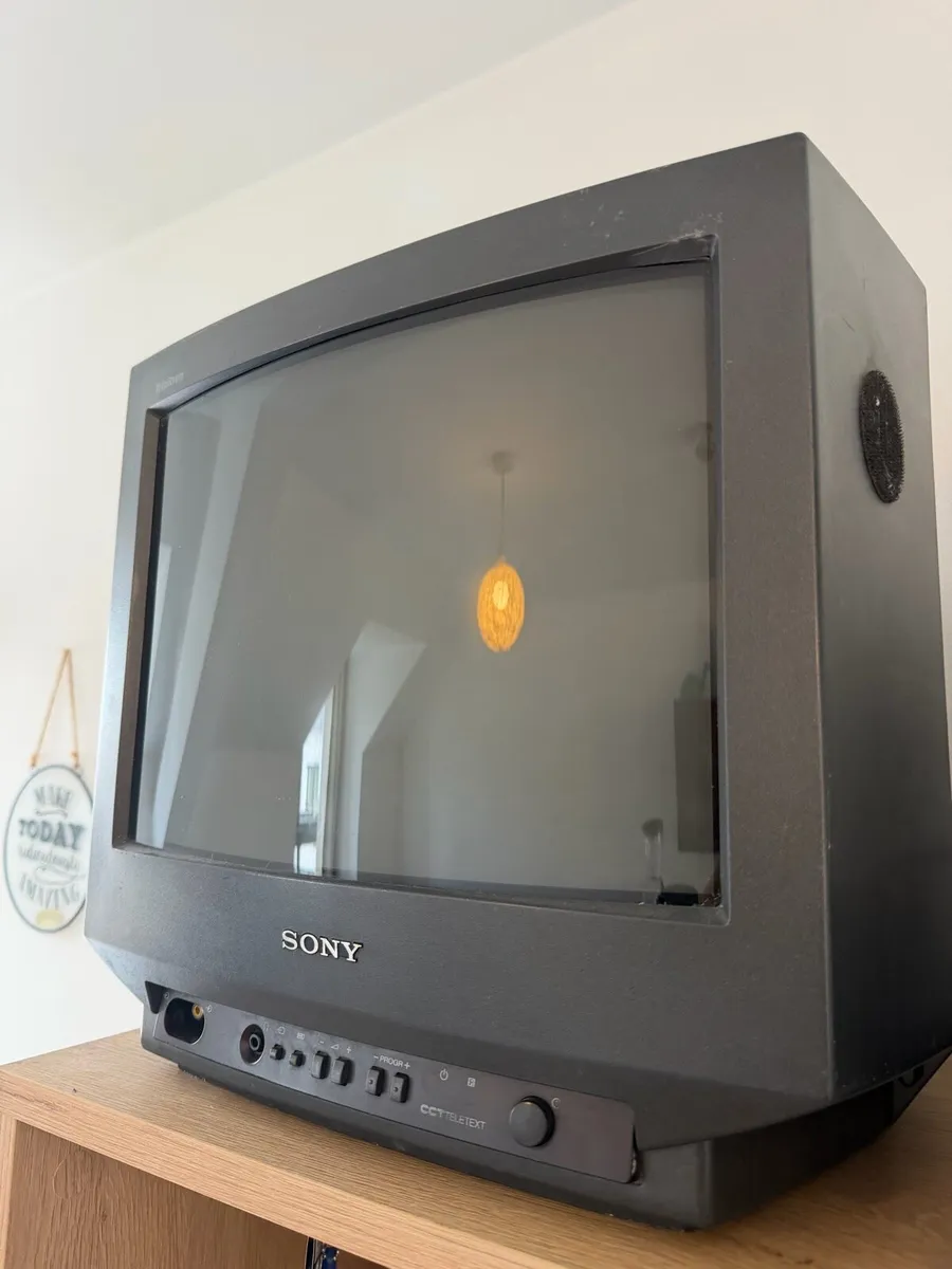 Sony KV-14T1E CRT TV — To be repaired or for parts