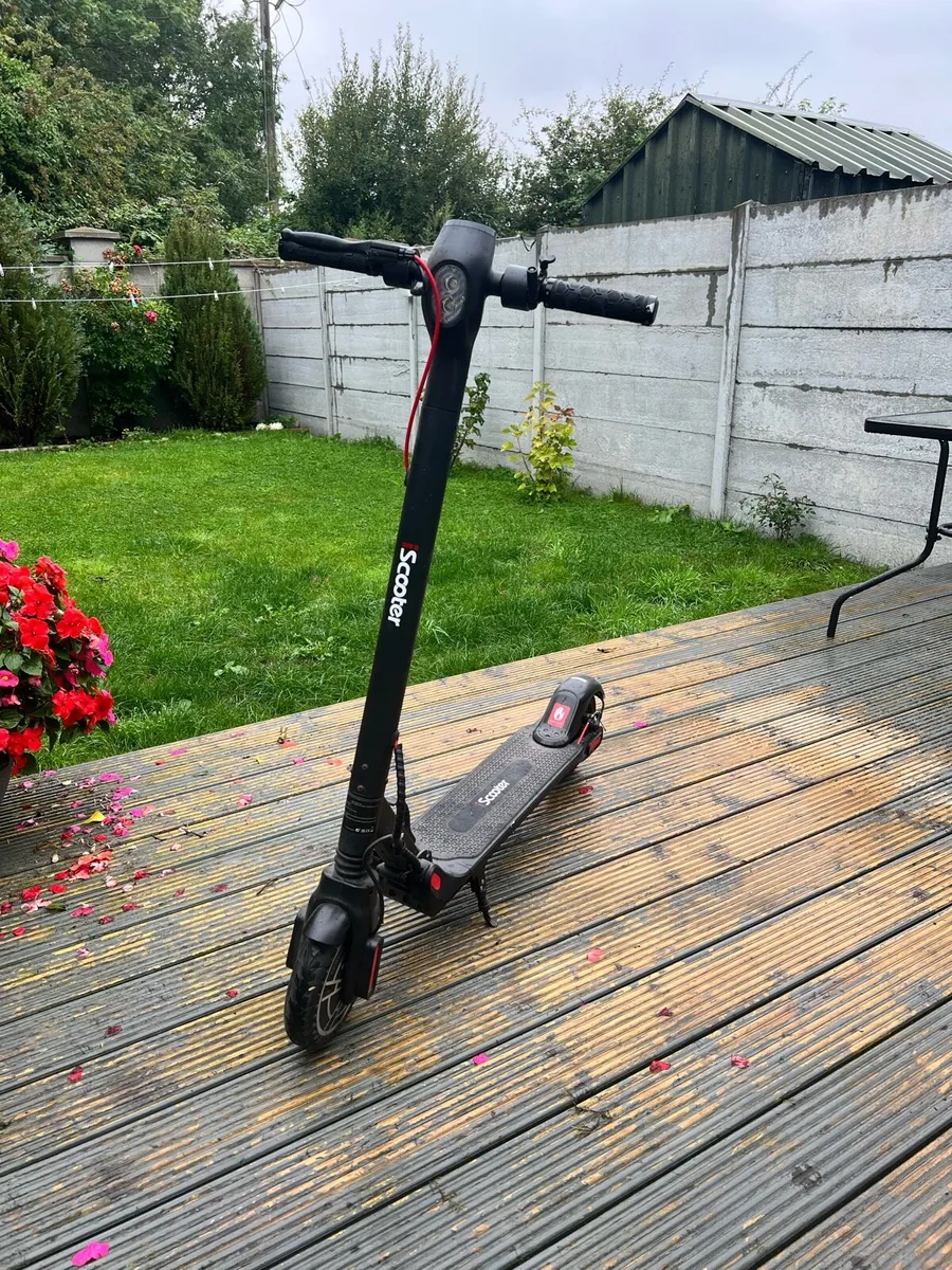 iScooter M5 electric scooter - Image 1