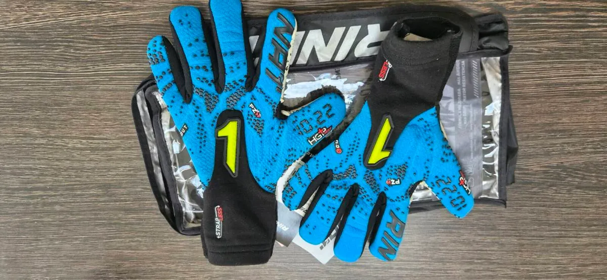 Goalkeeper gloves size 7 Rinat, F50 size 6 boots - Image 1