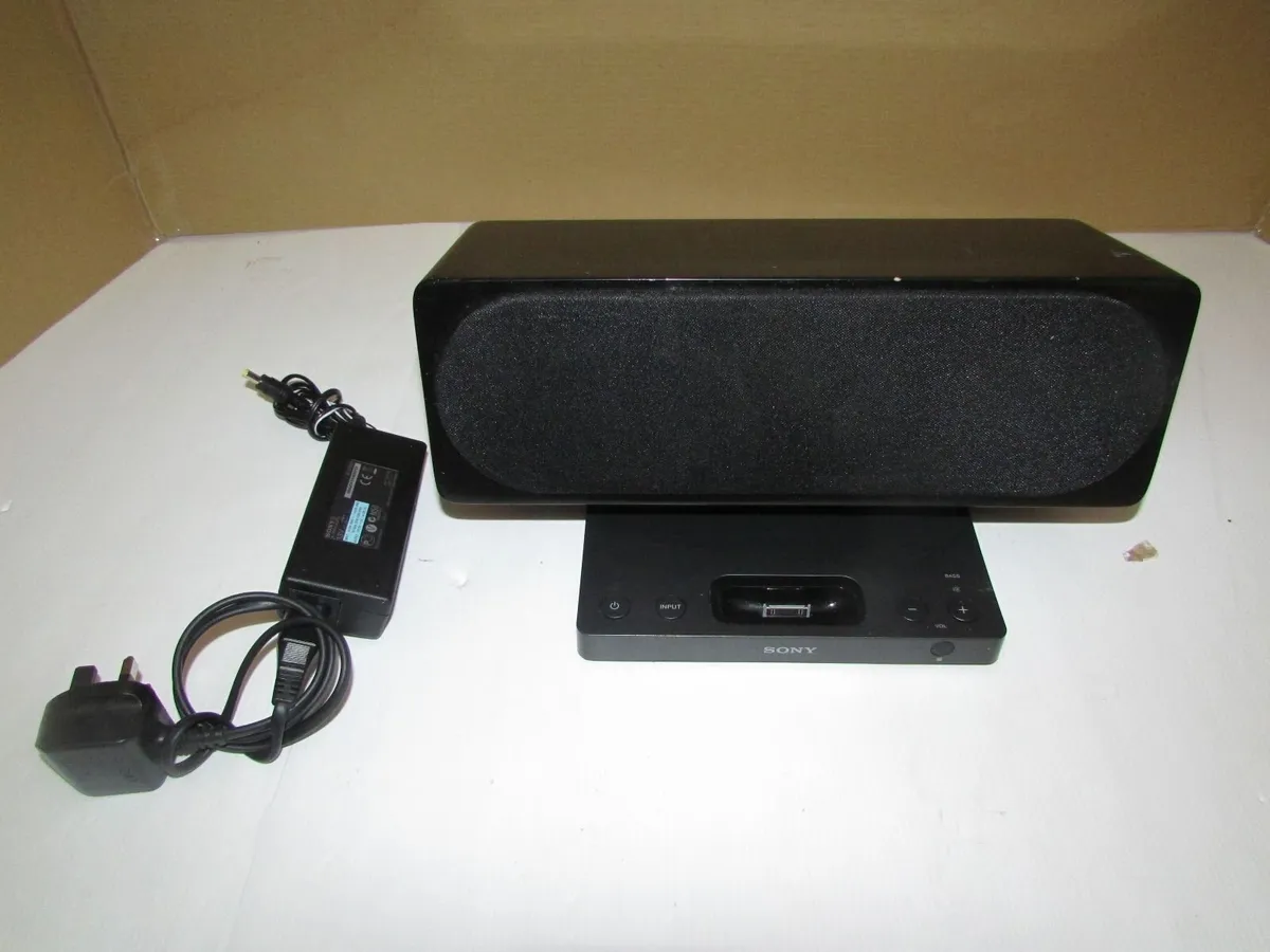 iPod iPhone docking Station Speaker - Image 1