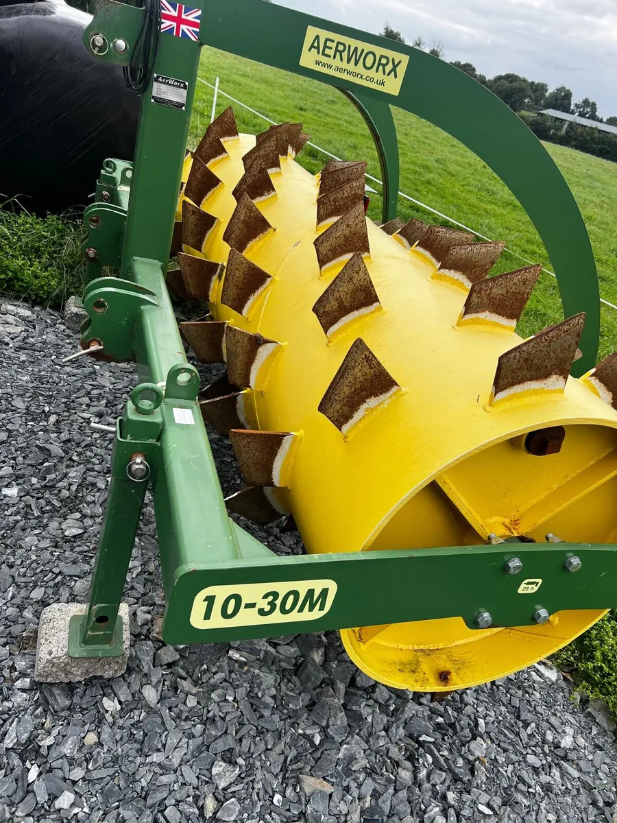 AER WORX 3M GRASS AERATOR - Image 1