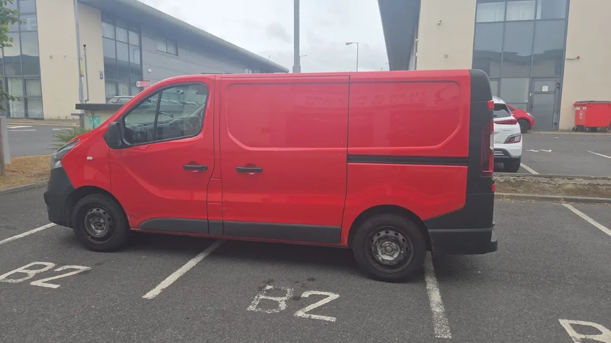 Opel Vivaro 2016 - Image 2