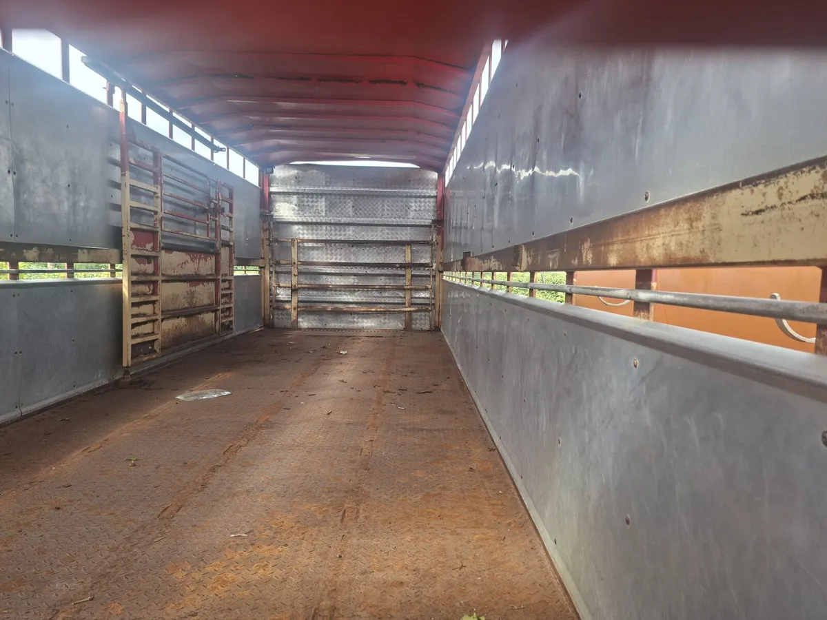 AGRIMAC 26' LIVESTOCK TRAILER - Image 4
