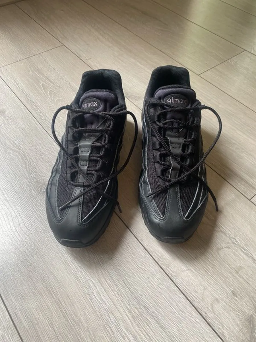 Nike Air Max 95 Triple Black - Image 2