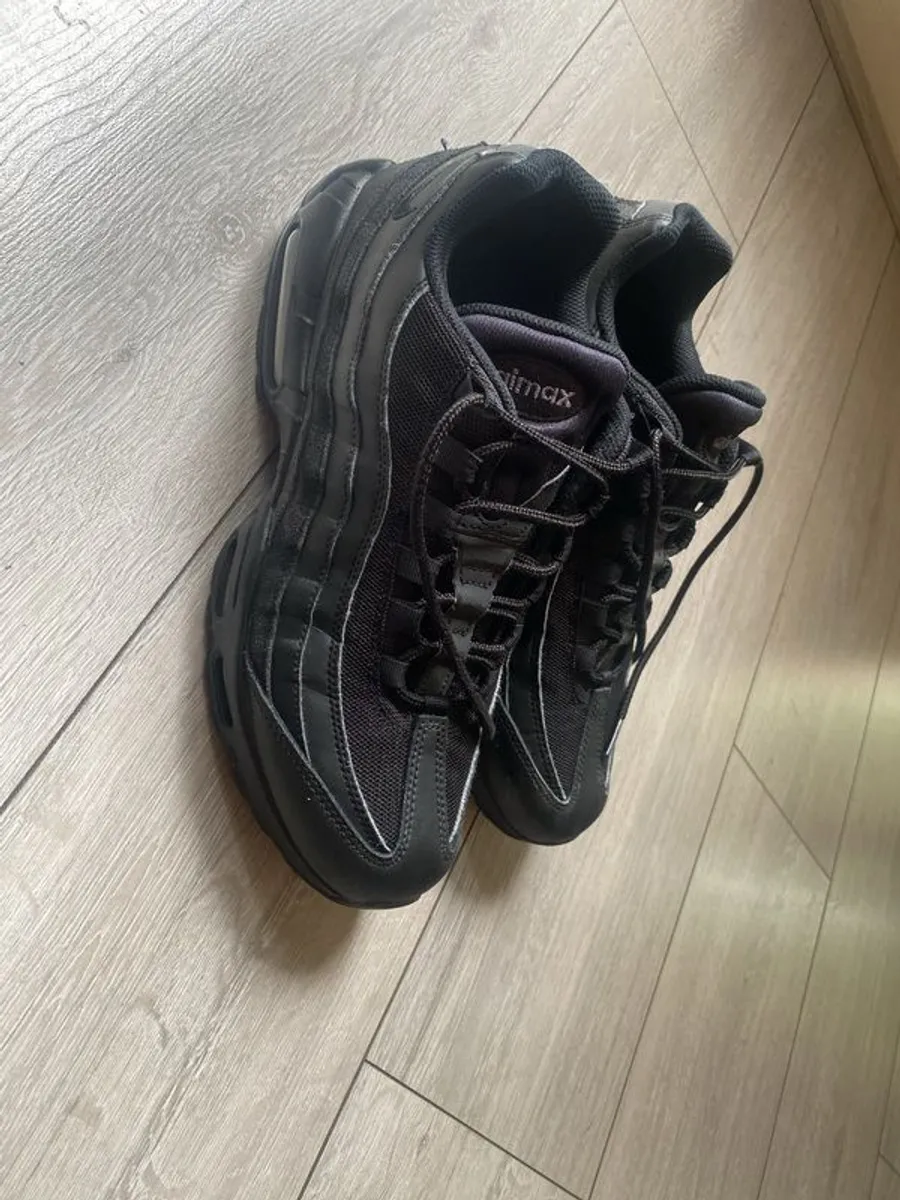 Nike Air Max 95 Triple Black - Image 3