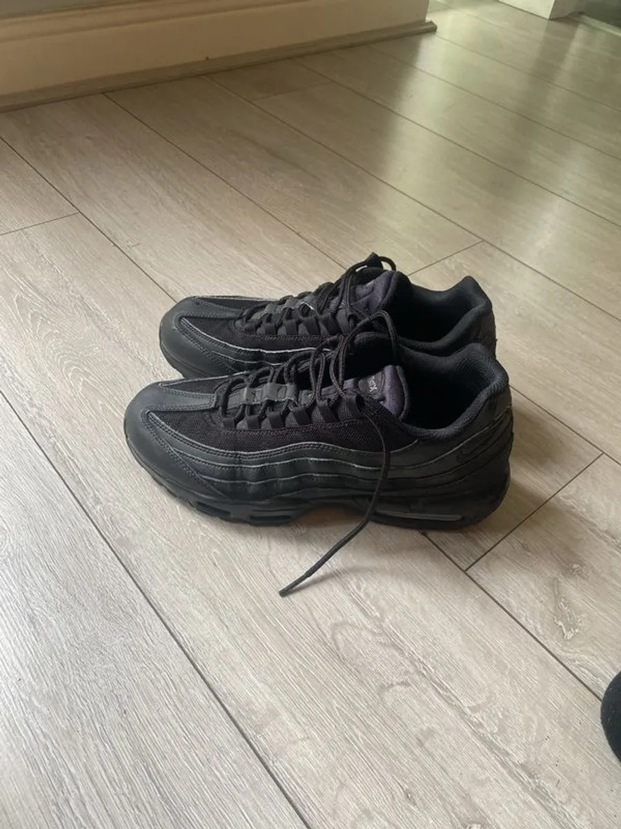 Nike Air Max 95 Triple Black - Image 1
