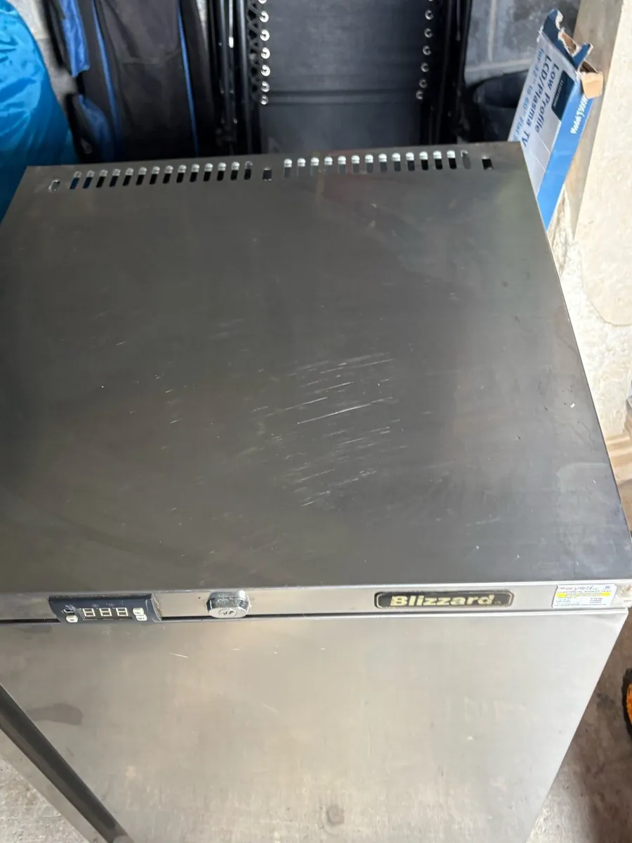Commercial fridge - Image 4