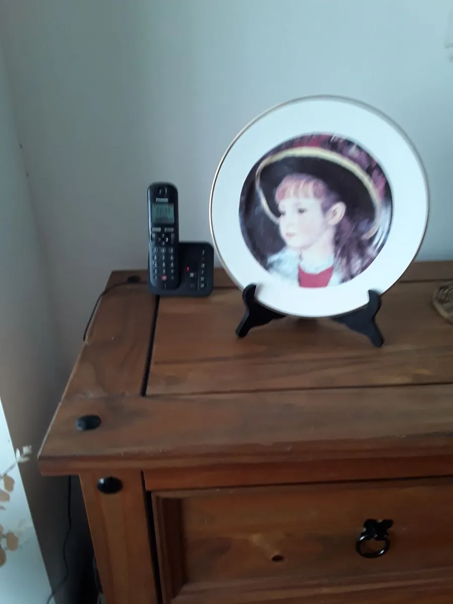 Royal Grafton collectible plate girl in a blue hat - Image 3