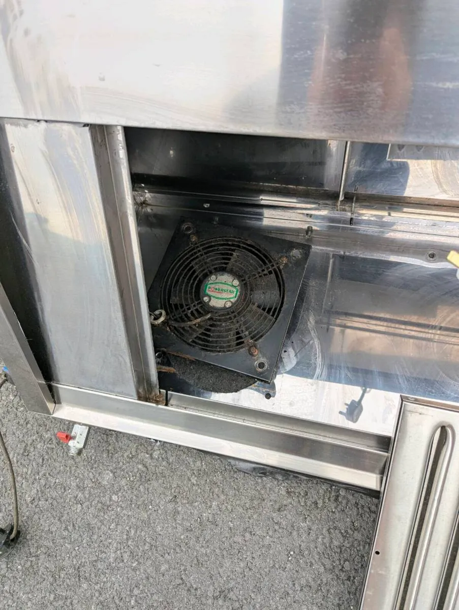 Commercial Stainless Steel Extraction Hood 140cm + - Image 3