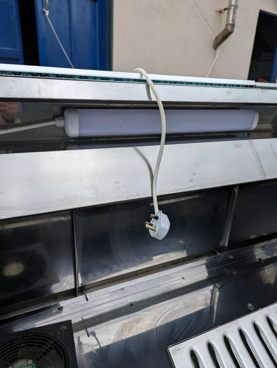 Commercial Stainless Steel Extraction Hood 140cm + - Image 4
