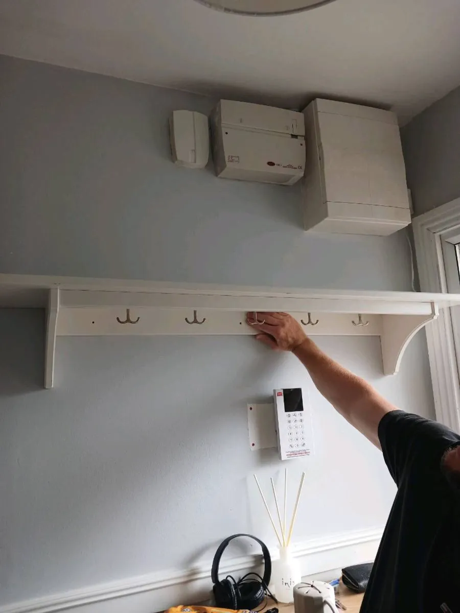 Shelf/coat hanger - Image 1
