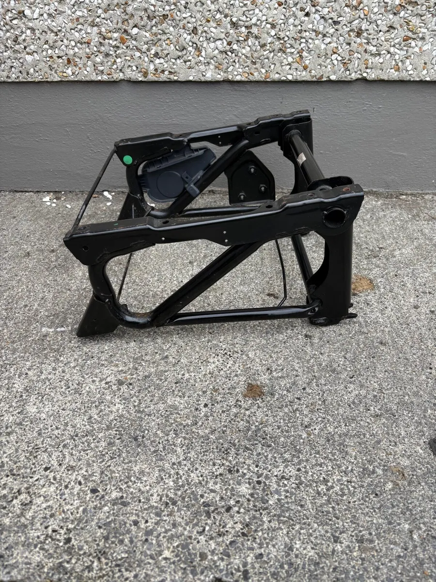 Campervan  double frame and single  base - Image 4