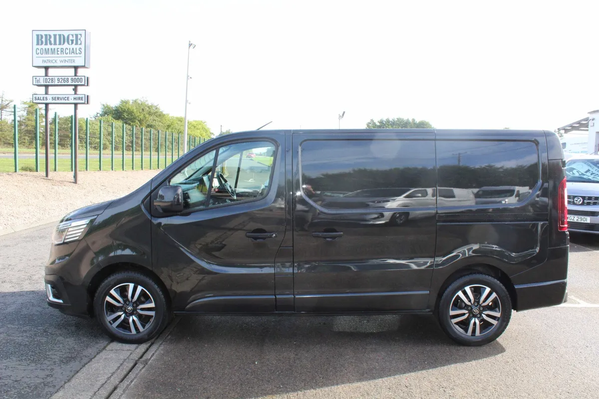 2023 Renault Trafic SL30 Sport - Image 3