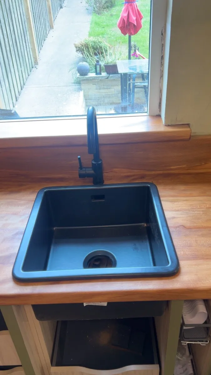 Counter tops / bar tops / kitchen worktops - Image 2