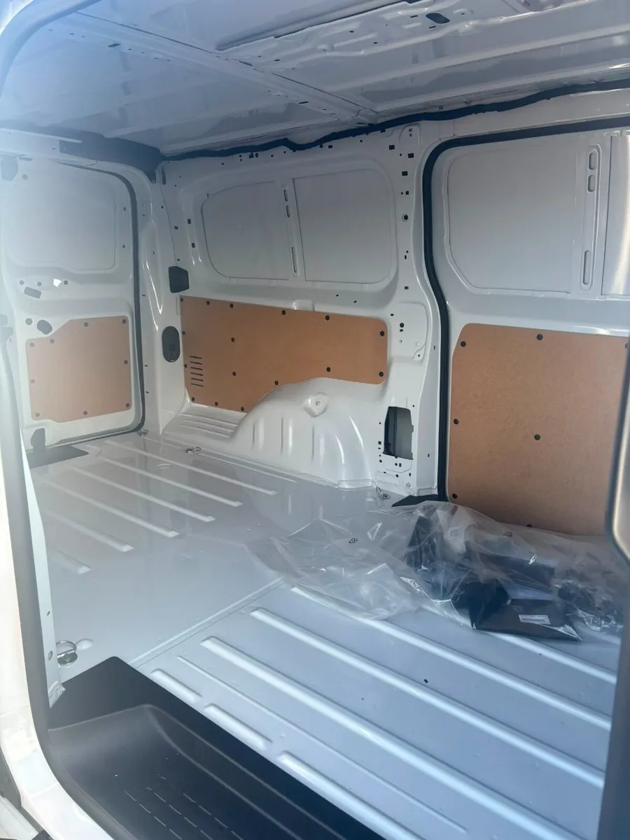 Peugeot Expert L1 Diesel Asphalt - Image 4