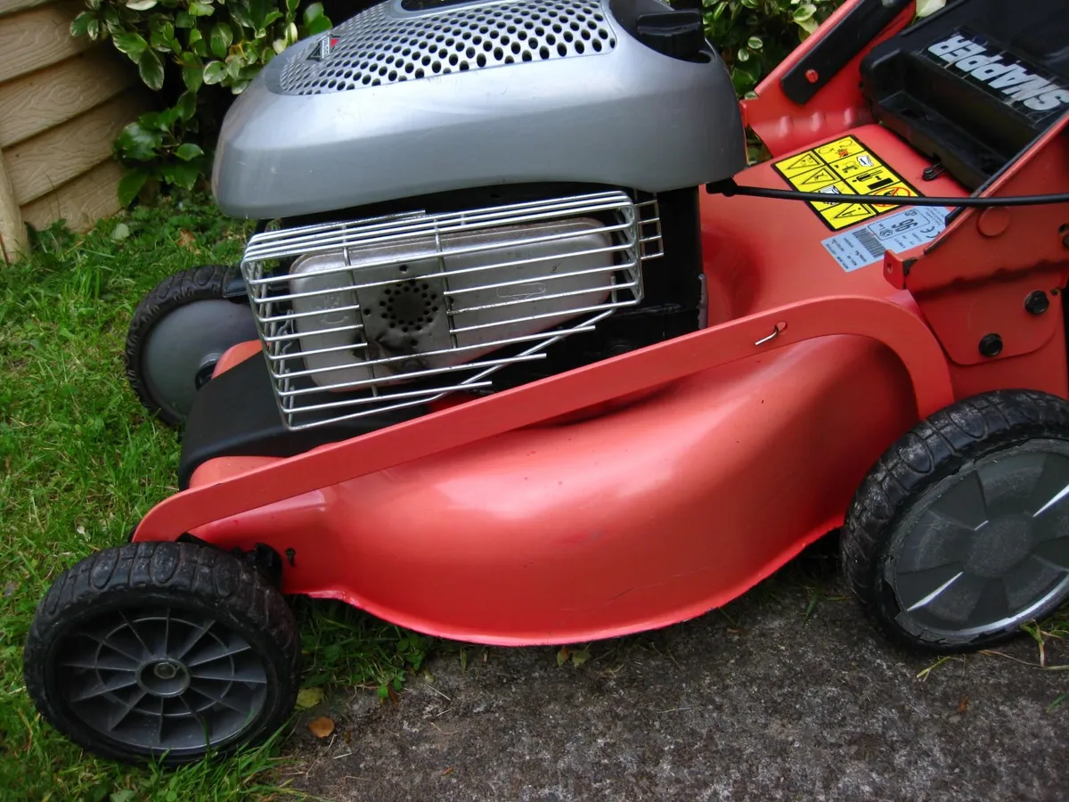SNAPPER Briggs & Stratton 4.5HP Petrol Mower - Image 4