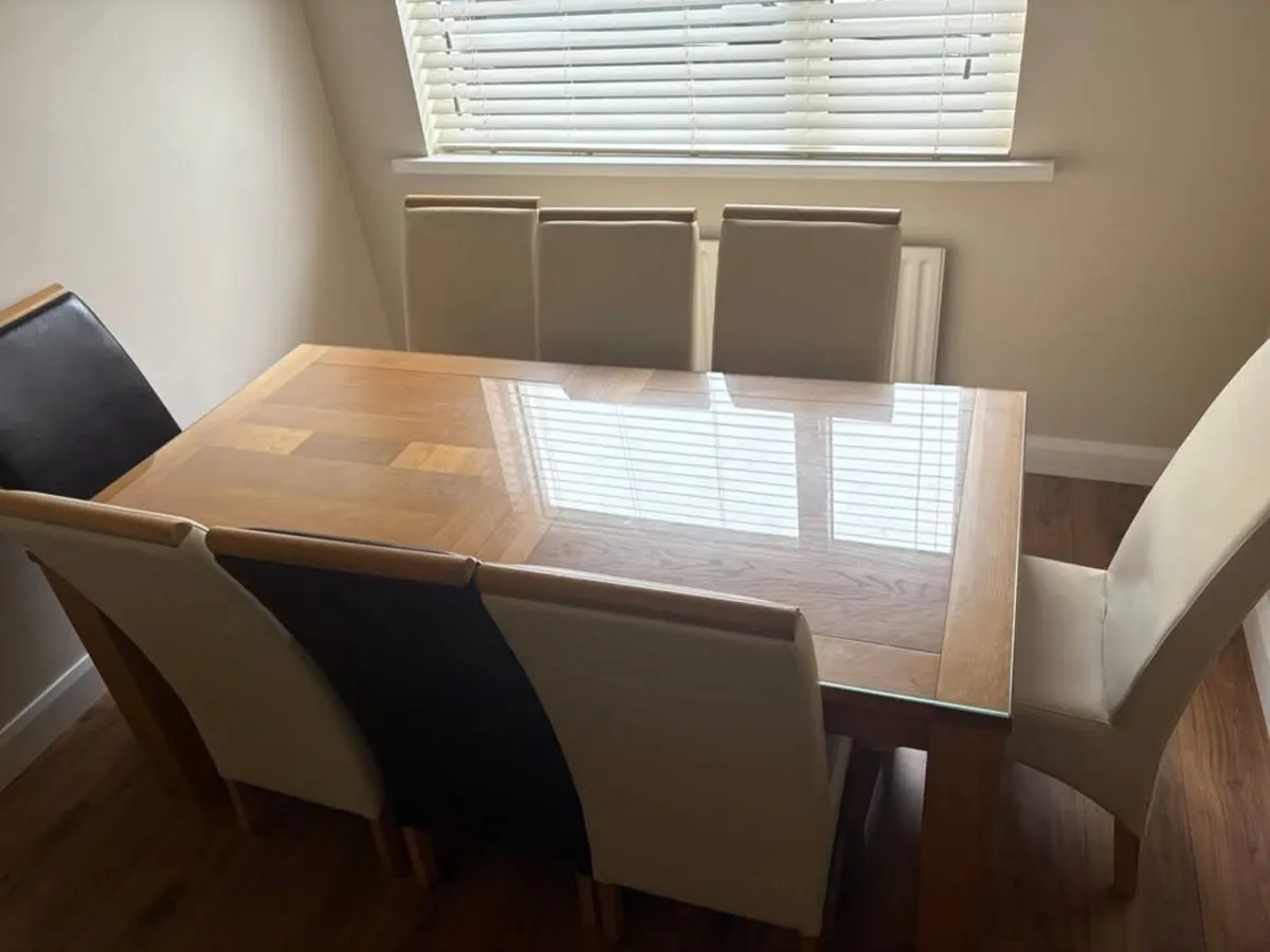Dining table and 8 chairs - Image 2