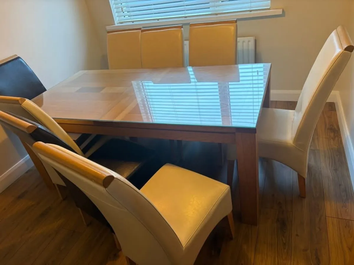 Dining table and 8 chairs - Image 3