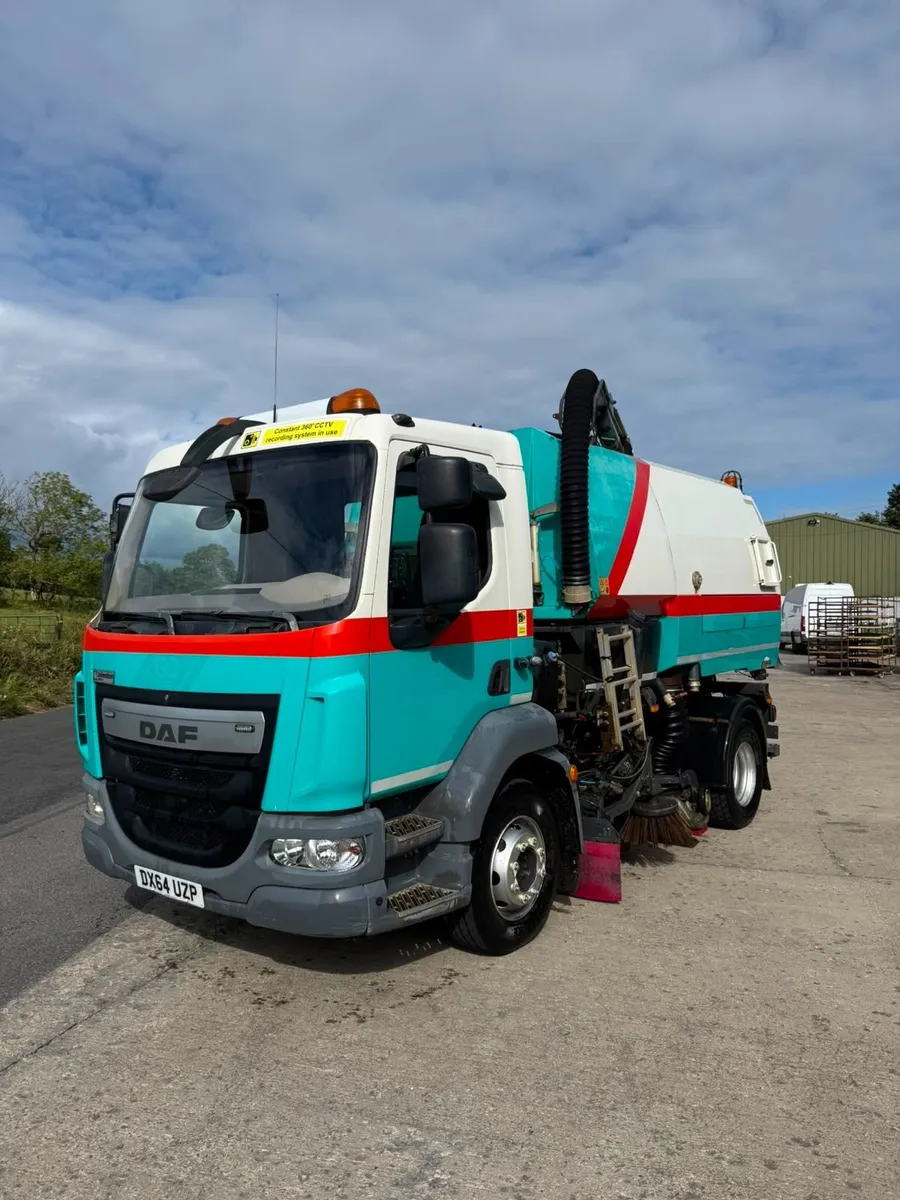 DAF Road Sweeper - Image 1