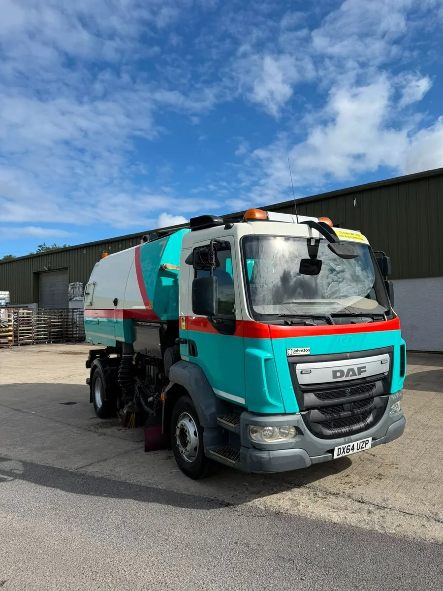 DAF Road Sweeper - Image 2