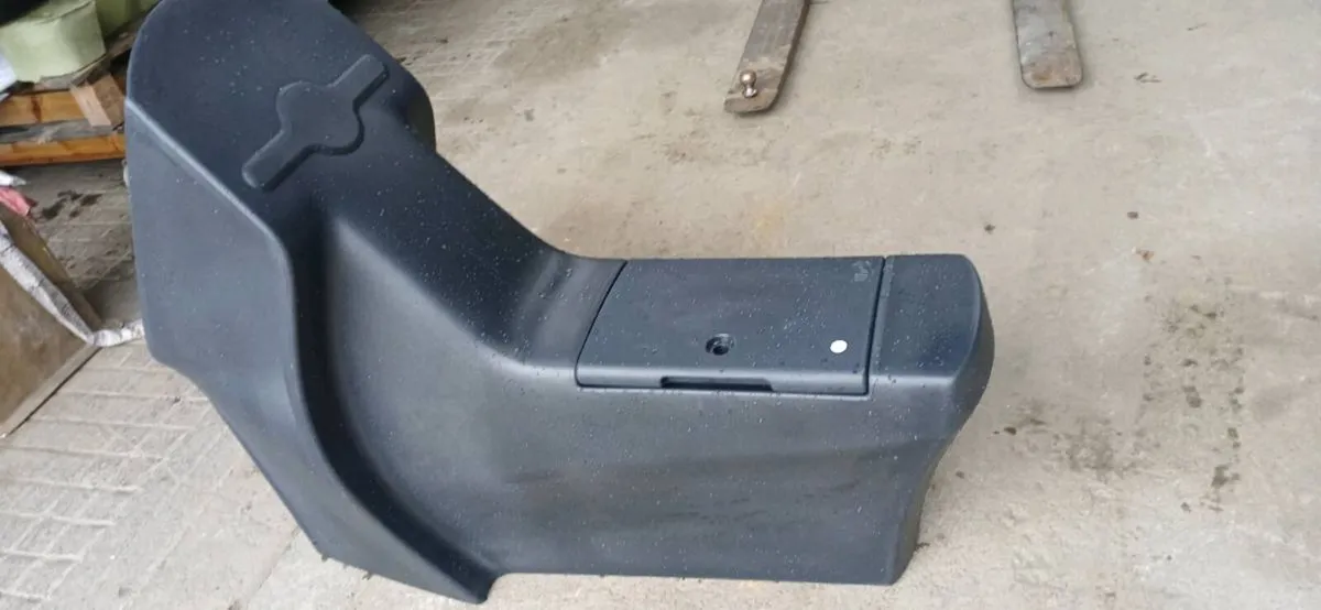 Jockey  Consoles - Image 1