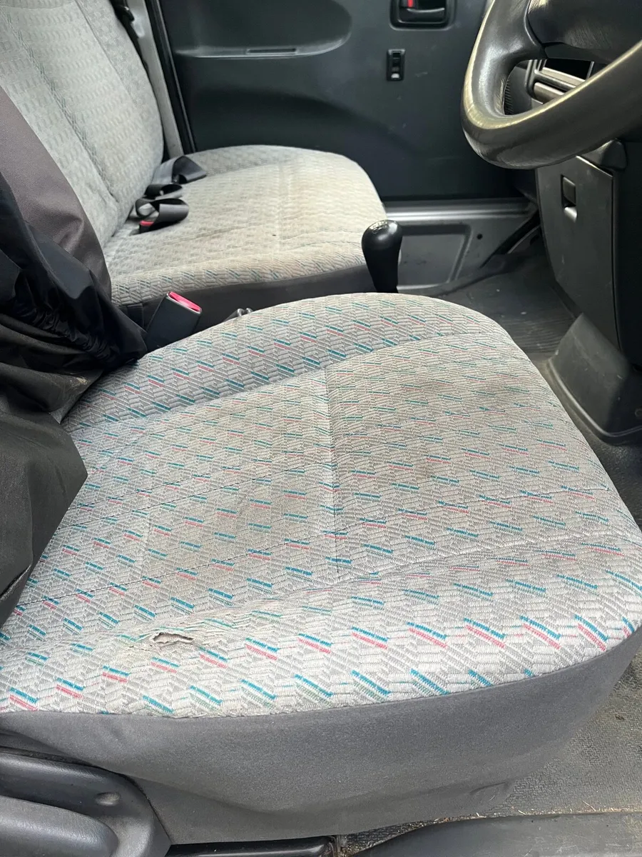 Toyota HiAce 2006 - Tested to 09/27 - Image 4