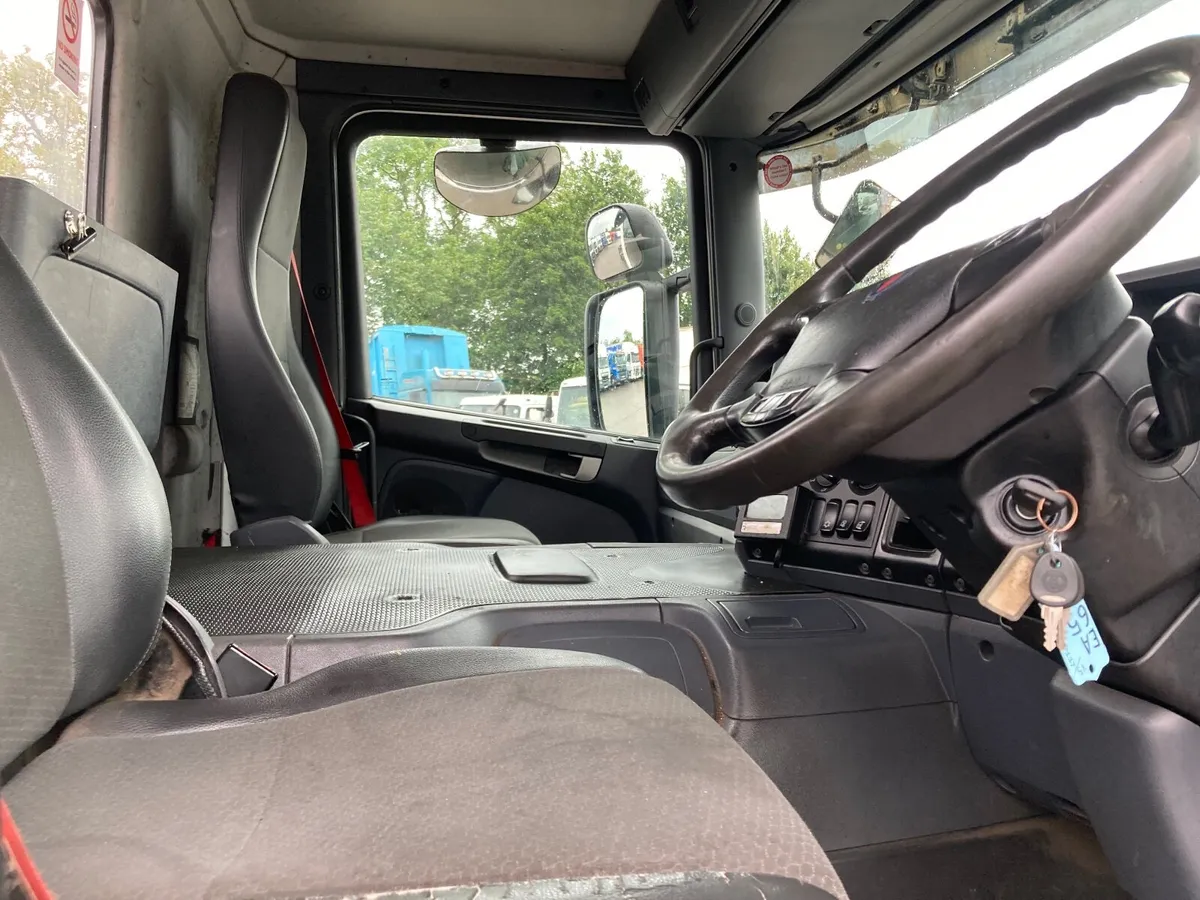 Scania P360 8x4 chassis cab - Image 2