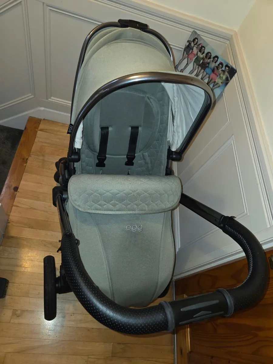 Egg pram not a mark on it practically new - Image 2