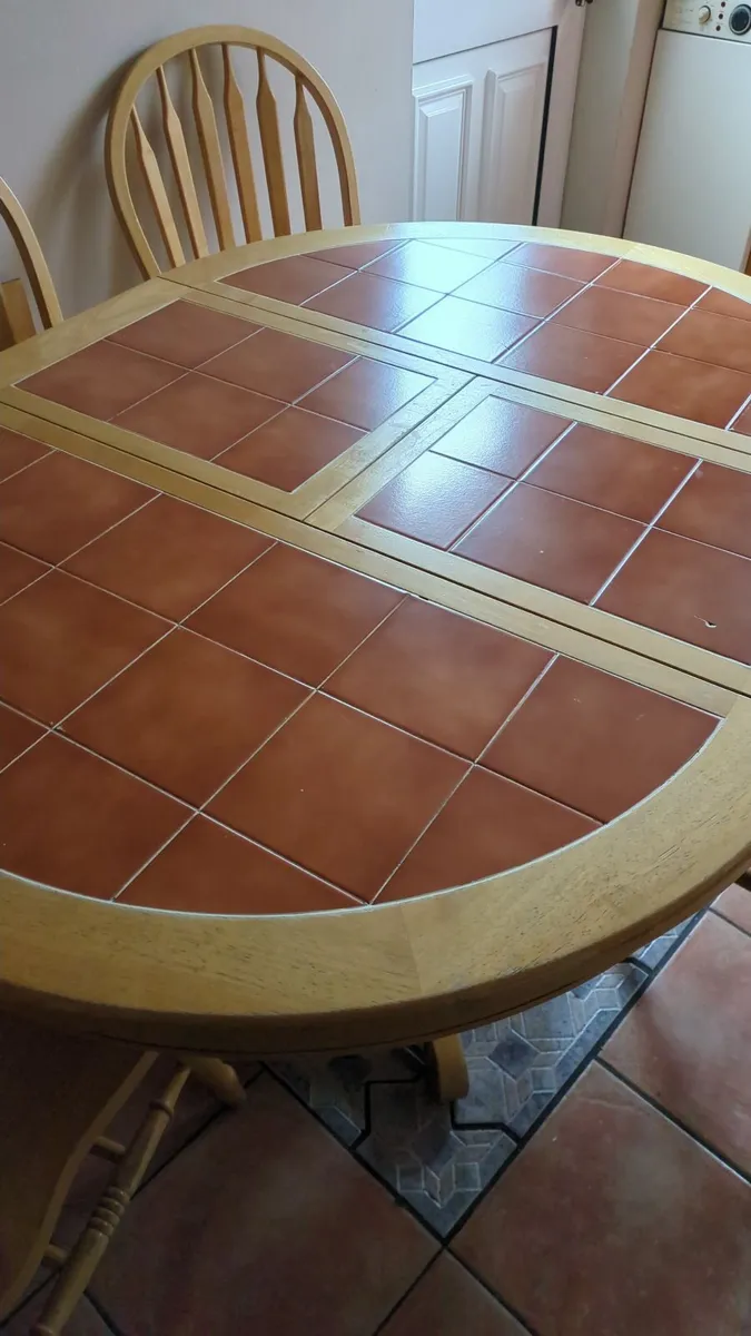 Free to take away table and chairs - Image 2