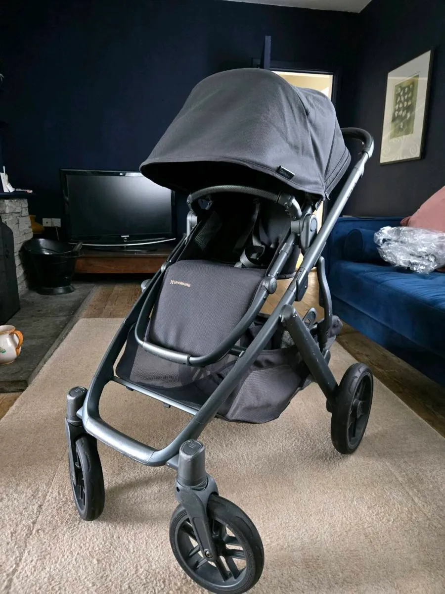 Uppababy Vista V2 Jake + Cabriofix + Axissfix - Image 1