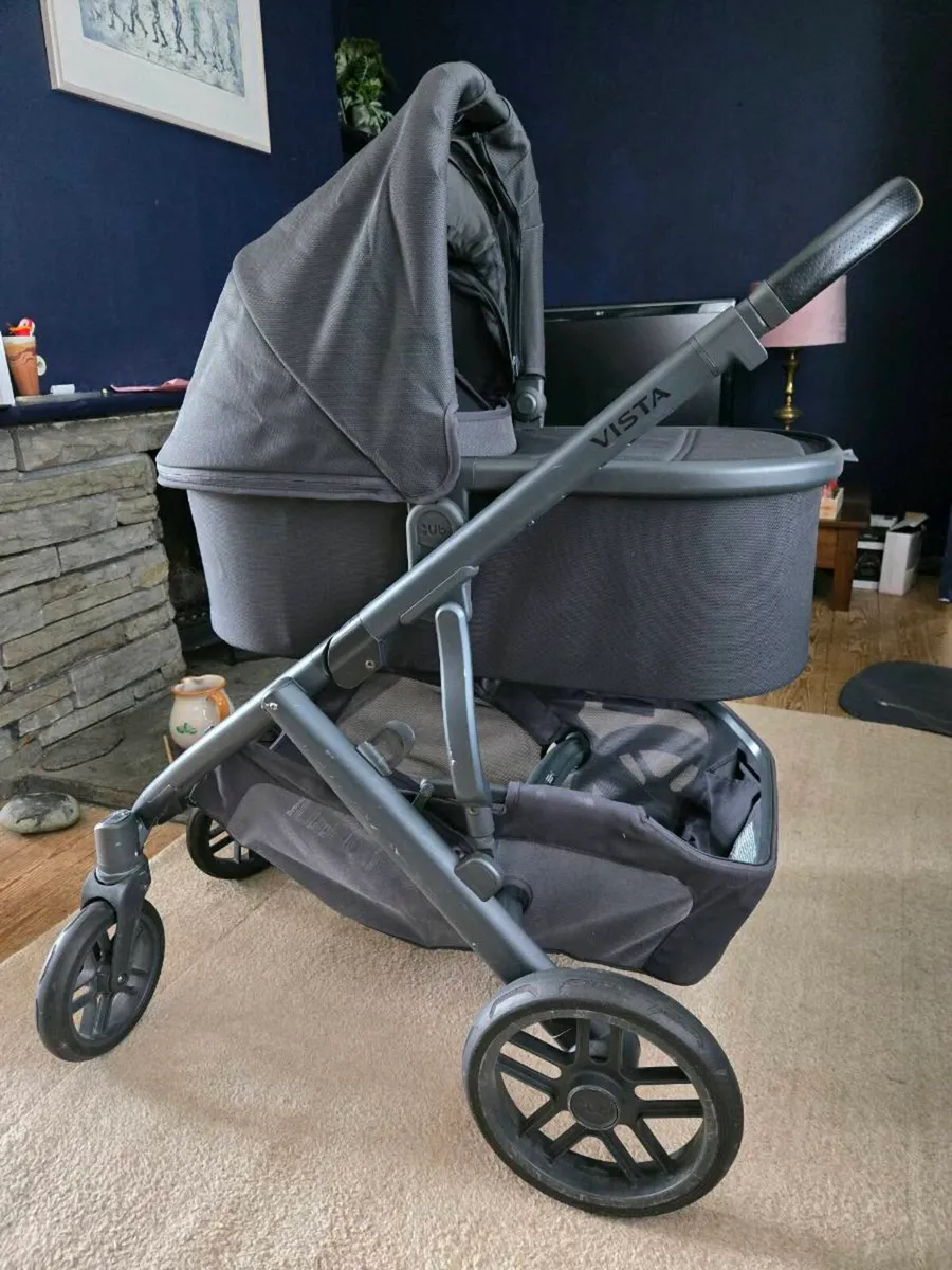 Uppababy Vista V2 Jake + Cabriofix + Axissfix - Image 2