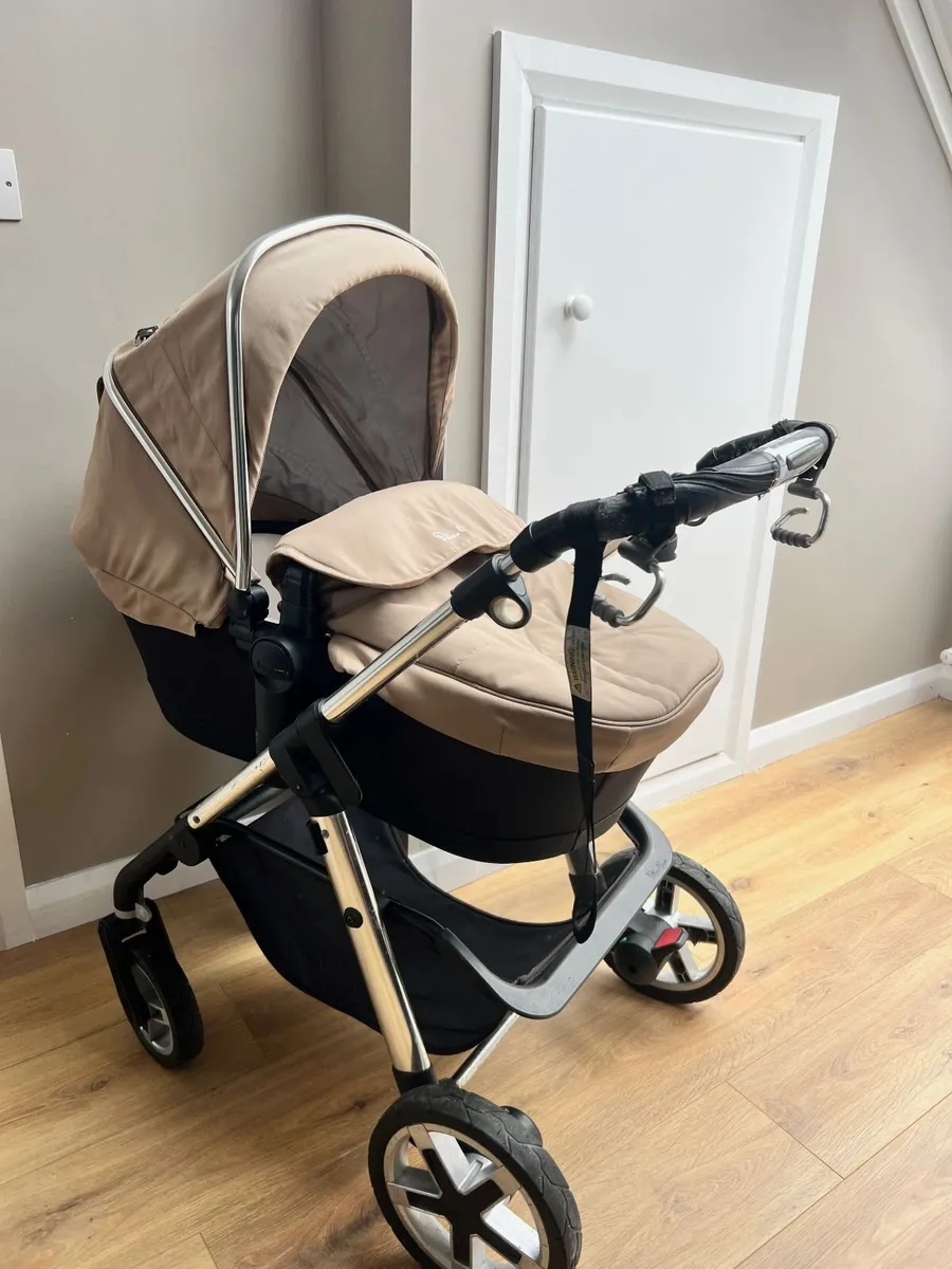 Silver Cross Pioneer Pushchair / Pram - Image 1