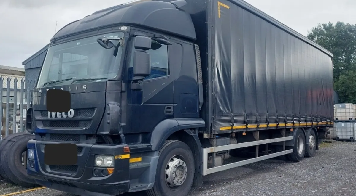 Iveco Stralis 2013 6 x 2 - Image 1