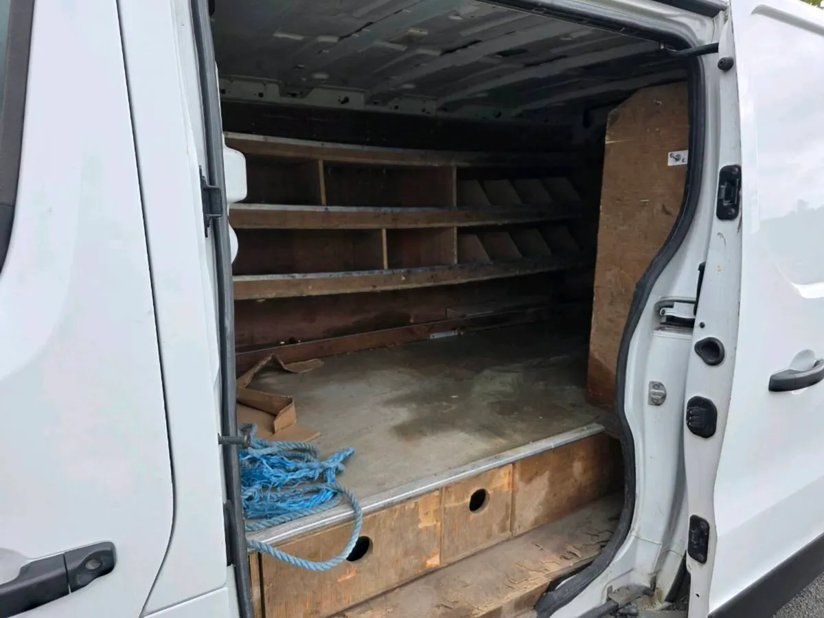 211 RENAULT TRAFFIC 3 SEATER - Image 3