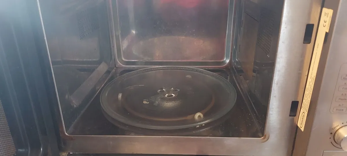 Integrated Microwave 17 ltr - Image 3
