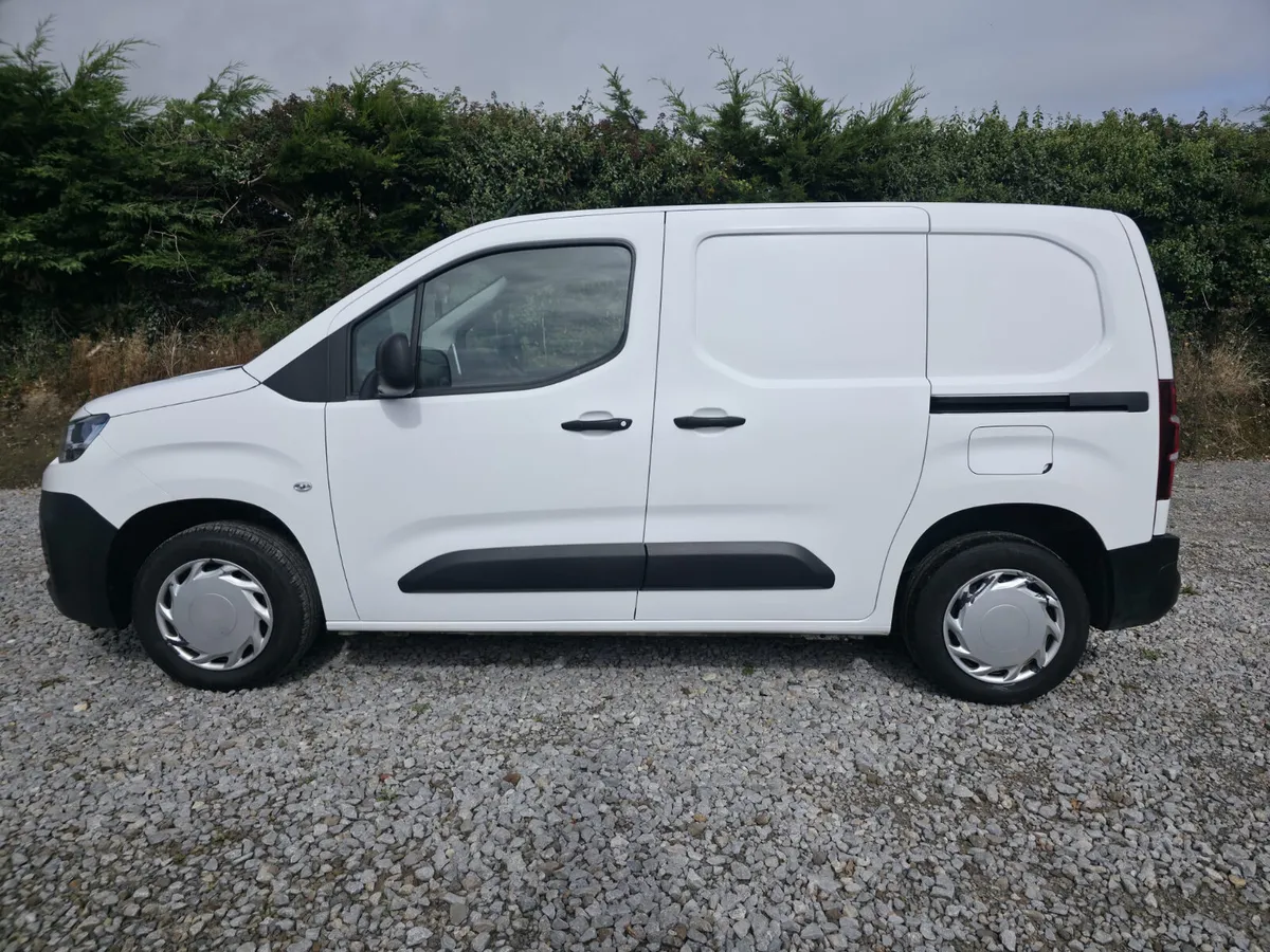 Citroen Berlingo 2021 - Image 2