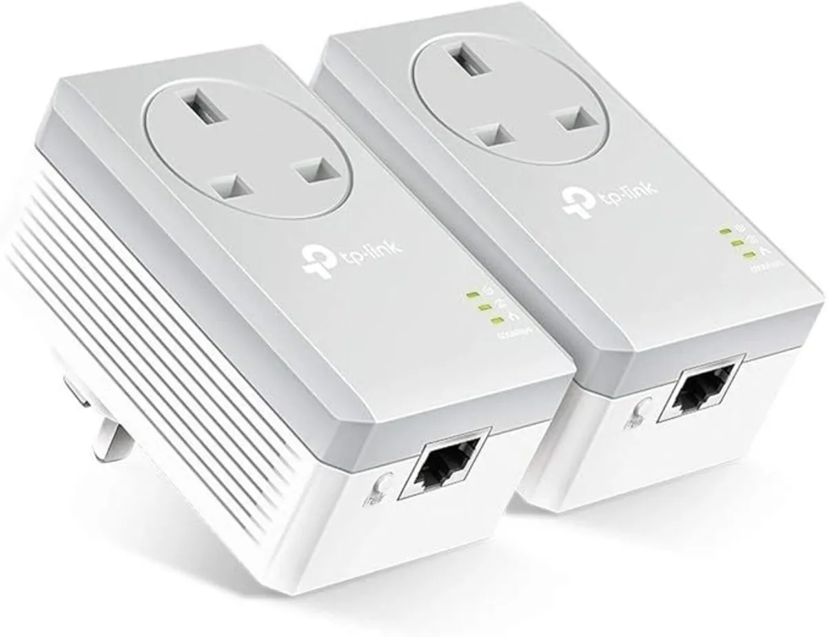 TP-Link TL-PA4010PKIT AV600 Passthrough Powerline - Image 2