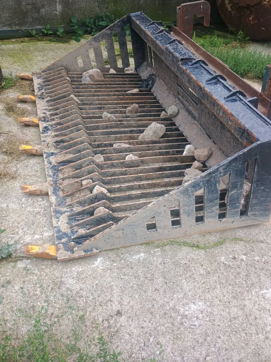 Stone Rake riddling bucket - Image 1