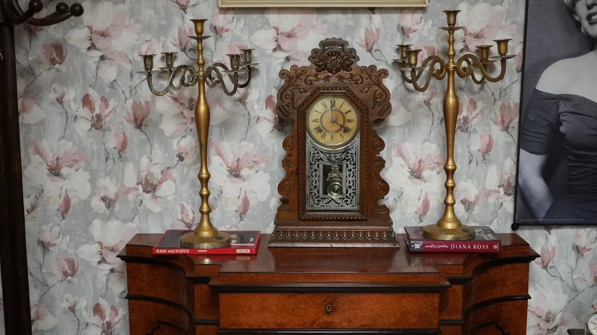 Ansonia Oak Gingerbread Clock - Image 1