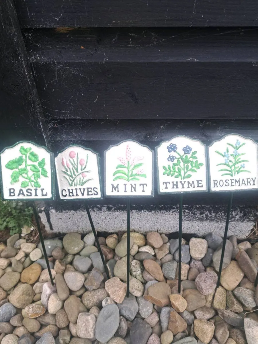 Cast iron herb set - Image 3