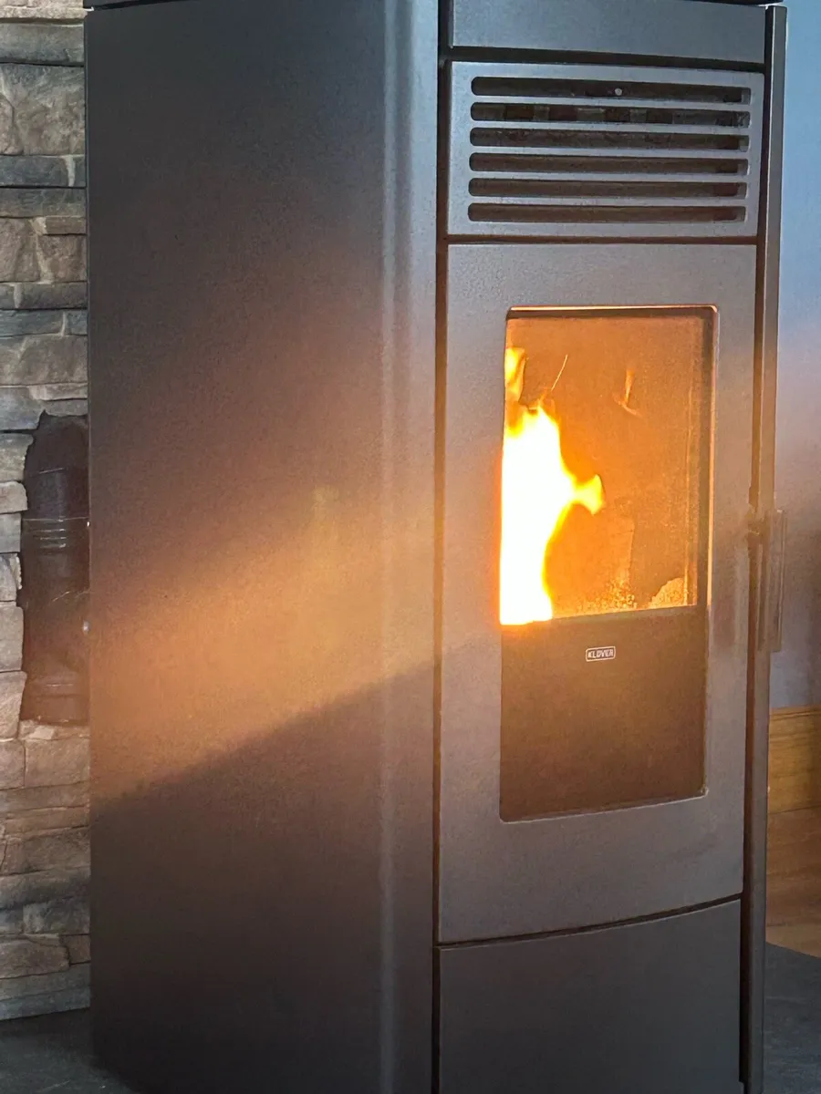 Pellet Stove With Back Boiler - Image 1