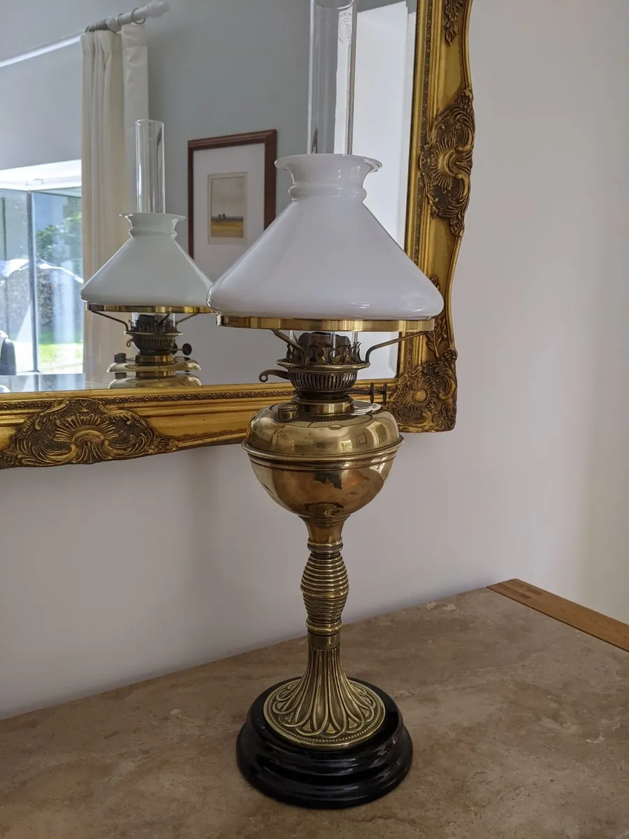 Victorian Oil lamp - Image 2