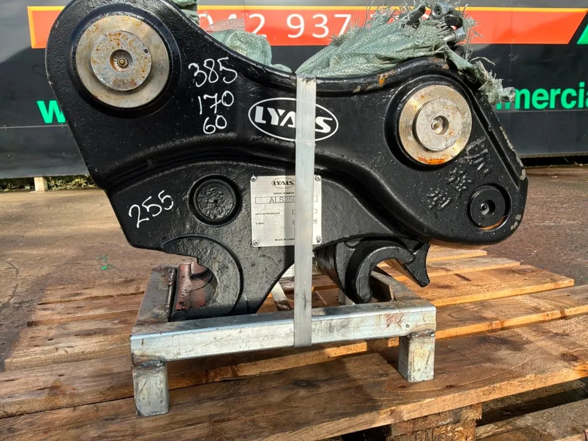 New unused hydraulic Quick hitch.....60mm pins.... - Image 3