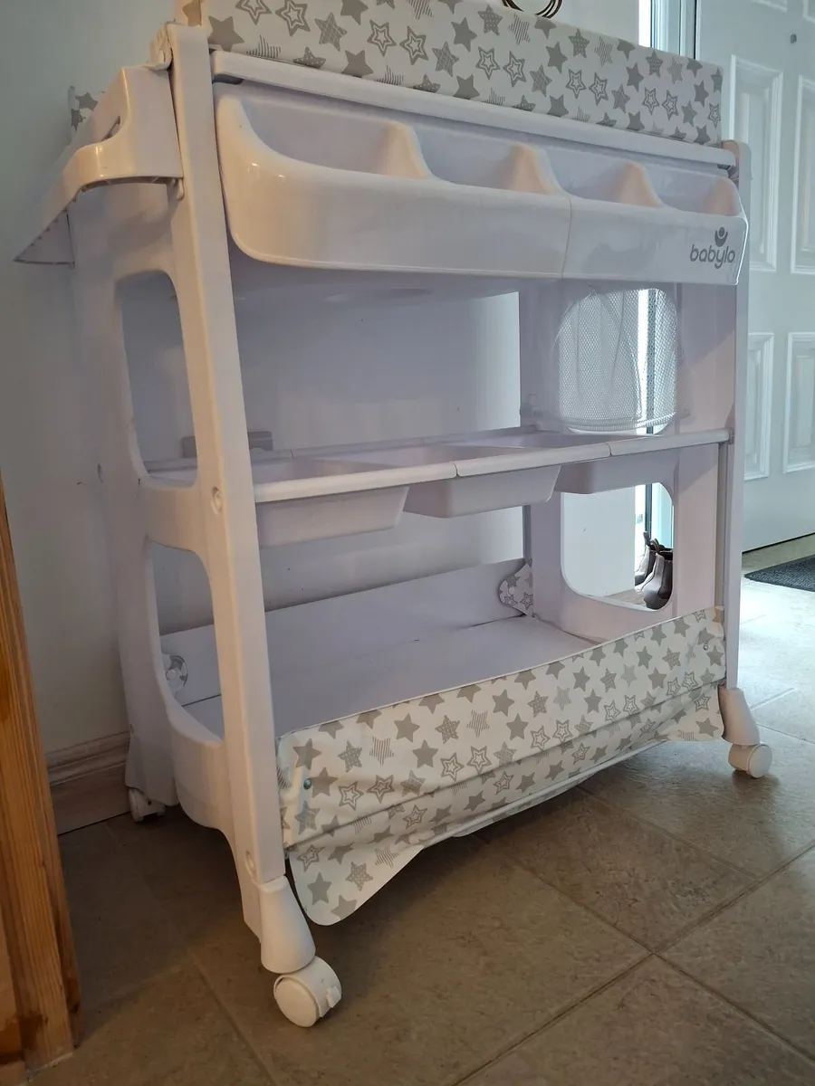 Changing table - Image 1