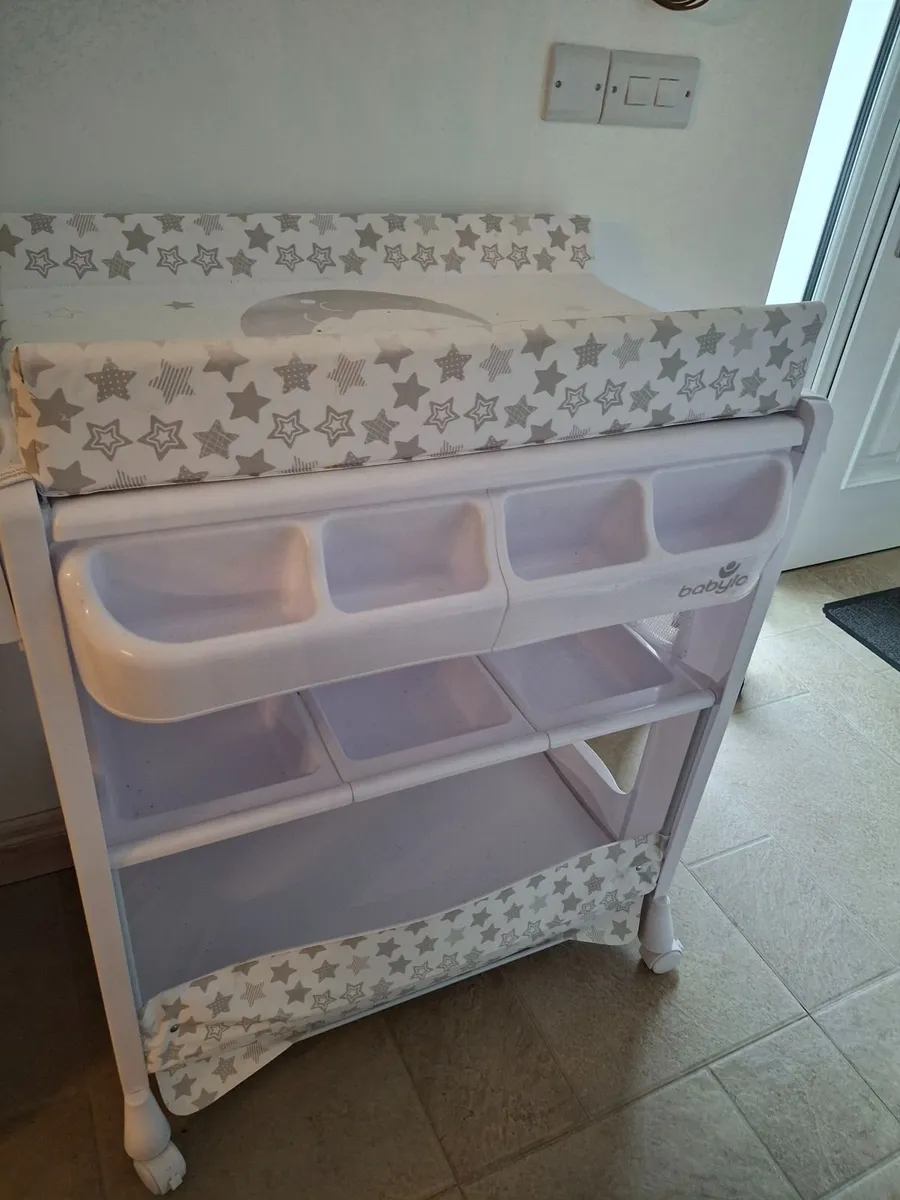 Changing table - Image 2