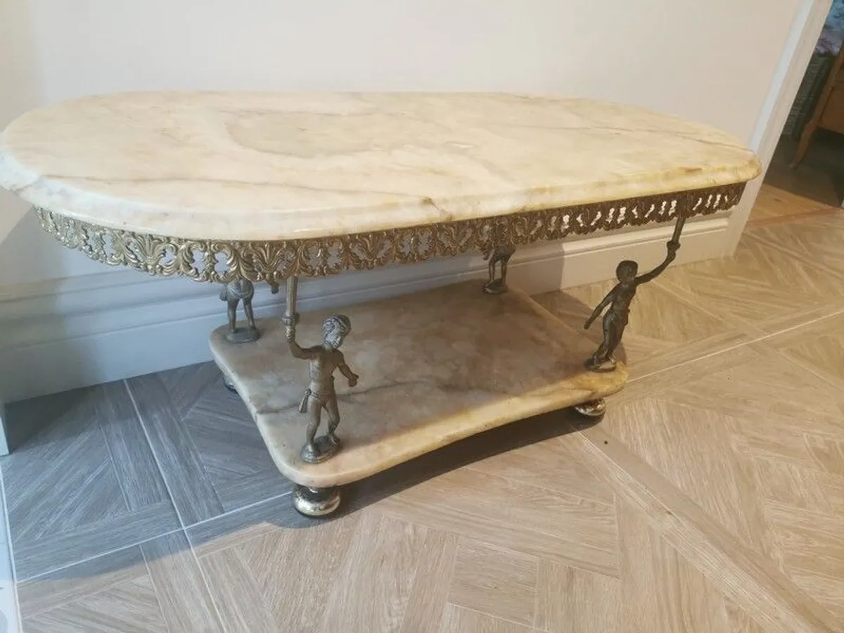 Onyx Table with Brass Details - Image 2