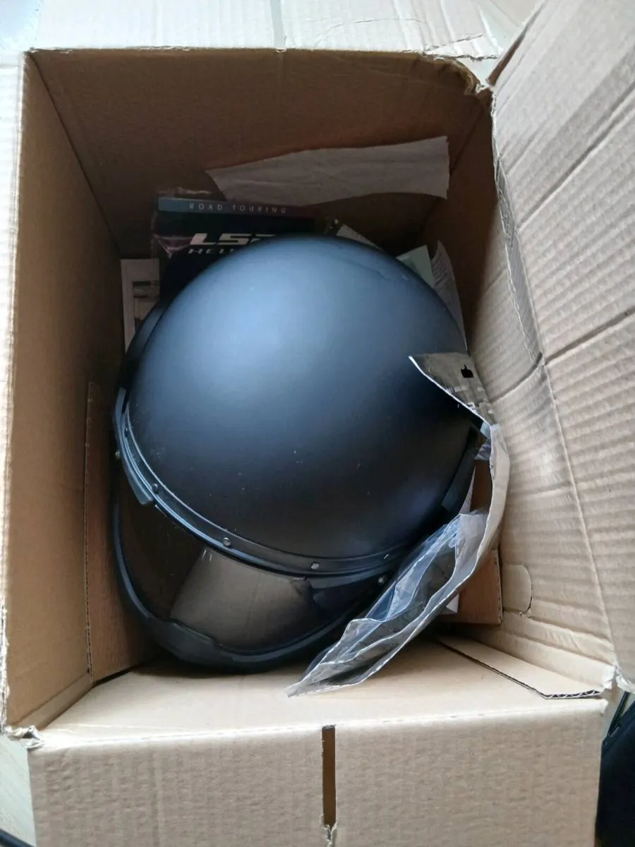 Scooter/motorcycle helmet - Image 1