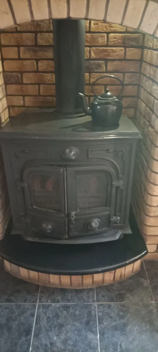 Wood stove - Image 1